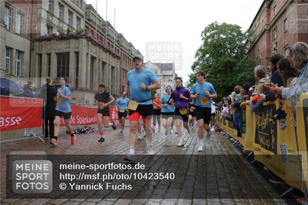 13.09.2026 - Kiel Lauf Yannick Fuchs http://msf.ph/oto/10423540 13.09.2026 10:58:55 Ziel 788, 1085, 1094, 1729, 1990, 2265, 2307, 2557, 2559, 2994, 3943, 3944, 7757, 8059, 8348, 9306, 9313, 9387, 10969, 11087, 11585, 12223, 12520, 12694, 79, 91, 971, 1521, 1858, 1978, 2156, 2461, 2473, 2752, 2896, 2965, 3235, 3237, 3559, 3833, 3842, 4395, 4456, 5605, 5775, 6497, 6906, 7315, 7367, 7482, 7738, 7856, 7888, 7949, 8004, 8381, 8752, 8841, 9132, 9417, 9458, 9809, 9827, 9937, 10135, 10503, 10878, 11023, 11699, 12659, 12672, 724, 2385, 3480 meine-sportfotos.de