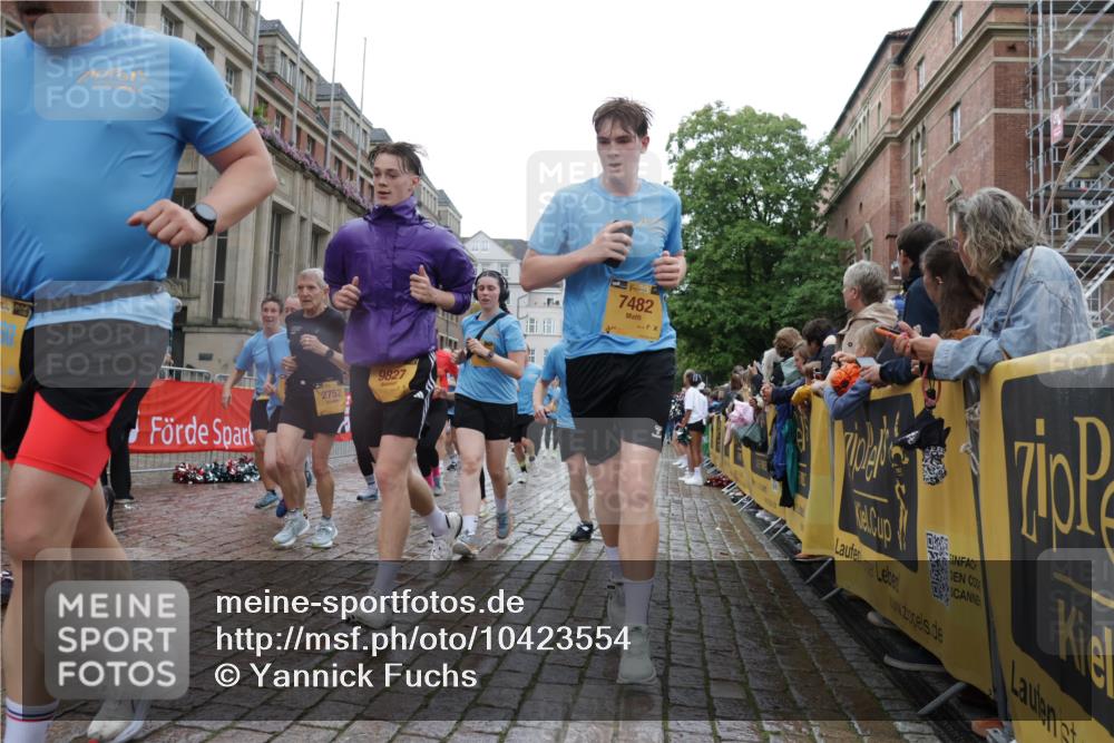 13.09.2026 - Kiel Lauf Yannick Fuchs http://msf.ph/oto/10423554 13.09.2026 10:58:56 Ziel 788, 1085, 1094, 1729, 1990, 2265, 2307, 2557, 2559, 2994, 3943, 3944, 7757, 8059, 8188, 8348, 9306, 9313, 9387, 10654, 10655, 10969, 11087, 11585, 12223, 12520, 12694, 79, 91, 971, 1521, 1858, 1978, 2156, 2307, 2461, 2473, 2752, 2896, 2965, 3235, 3237, 3559, 3833, 3842, 4395, 4456, 5605, 5775, 6497, 6906, 7315, 7367, 7482, 7738, 7856, 7888, 7949, 8004, 8381, 8752, 8841, 9132, 9417, 9809, 9827, 9937, 10135, 10503, 10878, 11023, 11699, 12659, 12672, 724, 2385, 2639, 3480 meine-sportfotos.de