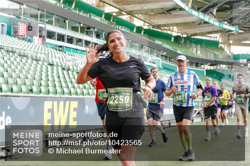 13.09.2026 - 21. swb-Marathon Bremen Michael Burmester http://msf.ph/oto/10423565 13.09.2026 13:23:28 Laufen im Stadion 137, 160, 182, 211, 324, 343, 434, 533, 571, 609, 708, 721, 739, 743, 892, 1157, 1178, 1259, 1273, 1331, 1471, 1597, 1598, 1657, 1669, 1691, 1746, 1788, 1883, 1944, 2213, 2252, 2286, 2290, 2433, 2445, 2465, 2475, 2495, 2503, 2504, 2526, 2571, 2619, 2632, 2685, 2711, 2768, 2776, 2936, 2968, 3252, 3282, 3288, 3289, 3292, 3312, 3347, 3351, 3364, 3395, 3423, 3447, 3505, 3530, 3559, 3682, 3727, 3770, 3784, 3819, 4020, 4054, 4231, 4406, 4407, 4431, 4466, 4467, 4584, 1506 meine-sportfotos.de