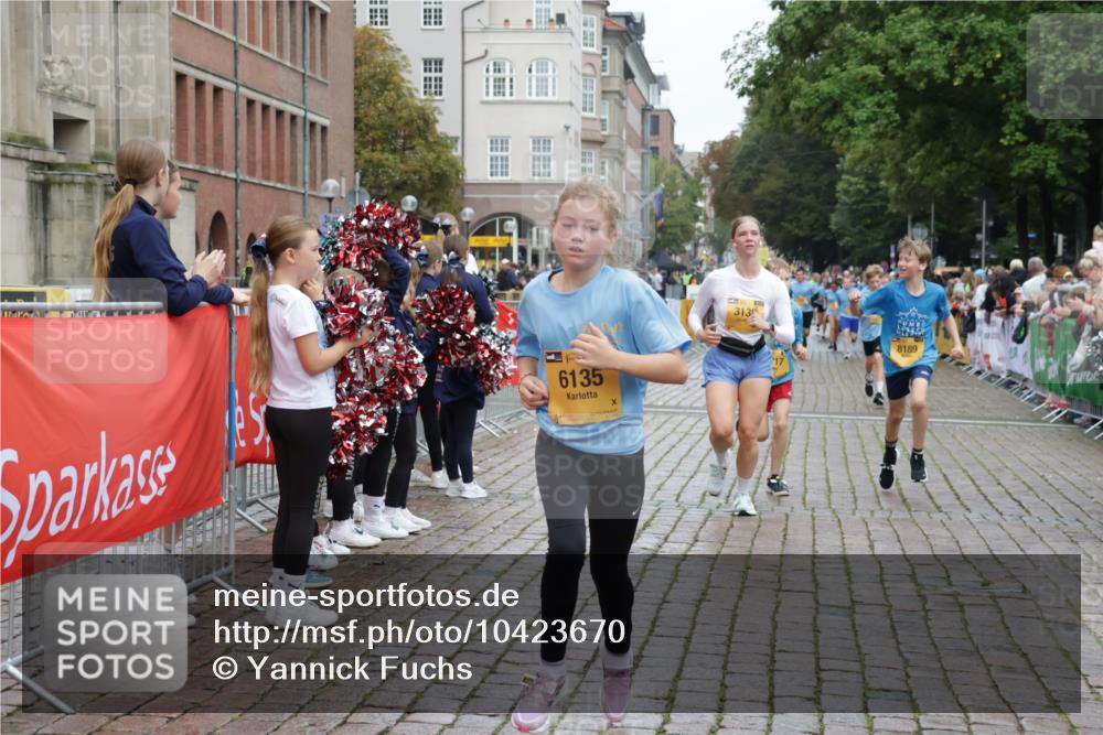 13.09.2026 - Kiel Lauf Yannick Fuchs http://msf.ph/oto/10423670 13.09.2026 09:45:01 Ziel 98, 312, 2456, 2704, 3138, 3517, 3717, 4118, 5562, 5939, 6023, 6135, 8028, 8189, 11043, 12676, 912, 958, 1224, 1849, 1866, 2045, 2212, 2787, 3198, 3209, 4098, 4316, 4693, 6895, 7121, 7356, 7430, 7460, 9986, 10777, 11046, 11239, 12161, 12218, 2282, 2786, 3479, 3503, 3507, 4606, 5400, 5672, 6097, 6098, 6556, 8854, 9425, 9760, 9897, 10006, 12347, 12348, 12351, 801, 958, 1053, 1849, 1866, 2212, 2868, 3688, 4098, 4573, 7744, 12318 meine-sportfotos.de