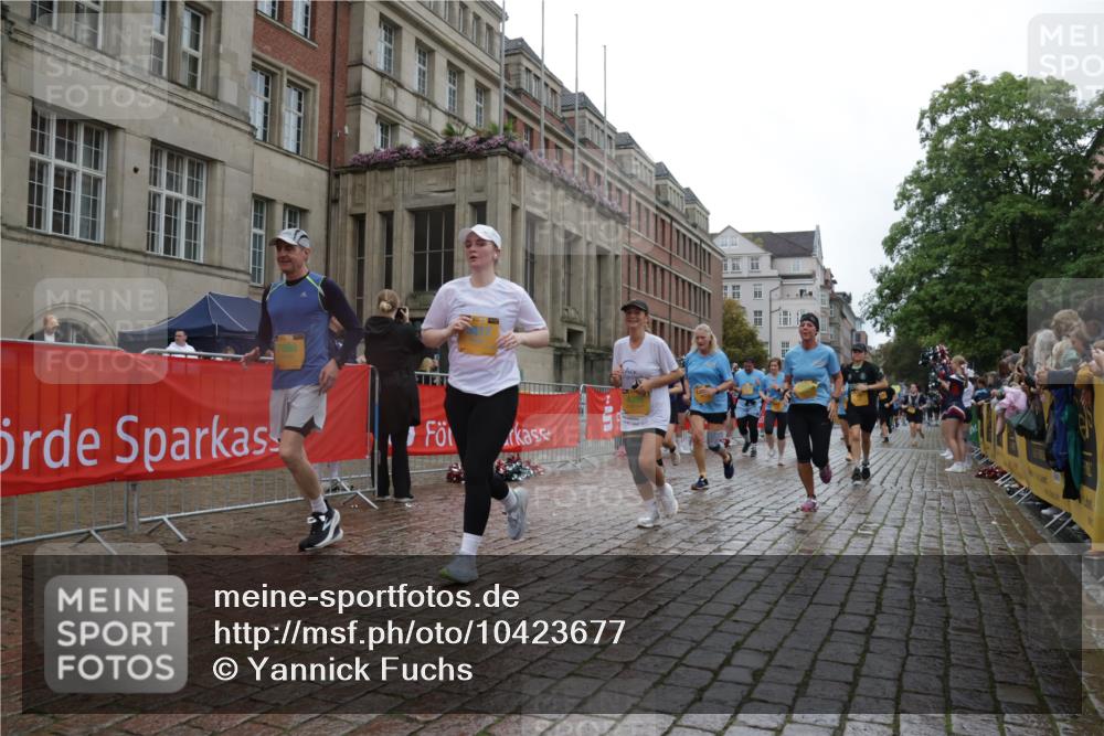 13.09.2026 - Kiel Lauf Yannick Fuchs http://msf.ph/oto/10423677 13.09.2026 10:59:09 Ziel 724, 2385, 2557, 2862, 3332, 3480, 4192, 4609, 5188, 5836, 7417, 8188, 9405, 10167, 10255, 10551, 10654, 10655, 11126, 11585, 79, 788, 1085, 1094, 1521, 1729, 1990, 2156, 2265, 2307, 2473, 2557, 2559, 2896, 2994, 3943, 3944, 4395, 6497, 7757, 7888, 8004, 8059, 8348, 8841, 9306, 9313, 9387, 9417, 10969, 11087, 11699, 12223, 12520, 12659, 12672, 1825, 1835, 2394, 2639, 2771, 2828, 4342, 5891, 5977, 5987, 6693, 7066, 7112, 7734, 10799 meine-sportfotos.de