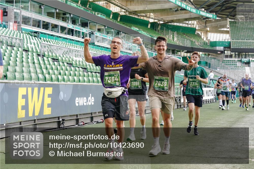 13.09.2026 - 21. swb-Marathon Bremen Michael Burmester http://msf.ph/oto/10423690 13.09.2026 13:23:31 Laufen im Stadion 137, 160, 182, 211, 324, 343, 434, 533, 571, 609, 708, 721, 739, 743, 752, 892, 1157, 1178, 1259, 1273, 1331, 1471, 1597, 1598, 1657, 1669, 1691, 1746, 1788, 1883, 1944, 2213, 2252, 2286, 2290, 2433, 2445, 2465, 2475, 2483, 2495, 2503, 2504, 2526, 2571, 2619, 2632, 2685, 2711, 2768, 2776, 2936, 2968, 3252, 3282, 3288, 3289, 3292, 3312, 3347, 3351, 3364, 3395, 3423, 3447, 3505, 3530, 3559, 3682, 3727, 3770, 3784, 3819, 4020, 4054, 4231, 4406, 4407, 4431, 4466, 4467, 4584, 1506 meine-sportfotos.de