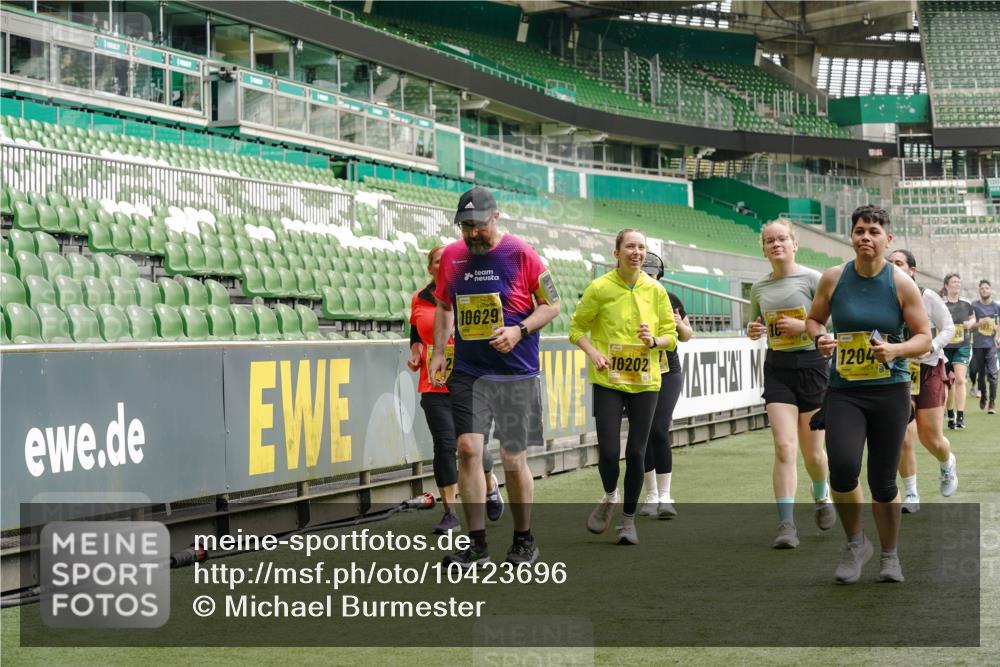 13.09.2026 - 21. swb-Marathon Bremen Michael Burmester http://msf.ph/oto/10423696 13.09.2026 10:46:37 Laufen im Stadion 10137, 10161, 10194, 10202, 10242, 10349, 10430, 10472, 10524, 10535, 10600, 10651, 10895, 10933, 10970, 11050, 11181, 11200, 11244, 11296, 11309, 11367, 11457, 11529, 11530, 11546, 11573, 11574, 11579, 11639, 11675, 11709, 11760, 11821, 12089, 12153, 12177, 12178, 12211, 12285, 12316, 12317, 12374, 12422, 12462, 12539, 10002, 10004, 10005, 10148, 10271, 10303, 10325, 10330, 10335, 10361, 10362, 10459, 10513, 10756, 10779, 10882, 10997 meine-sportfotos.de