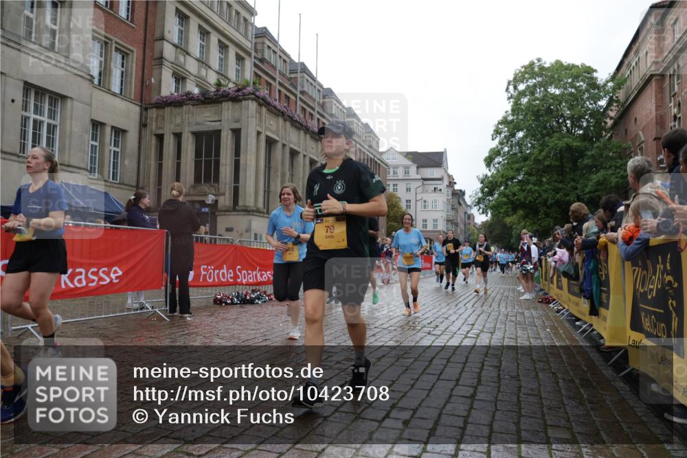 13.09.2026 - Kiel Lauf Yannick Fuchs http://msf.ph/oto/10423708 13.09.2026 10:59:11 Ziel 724, 2385, 2639, 2862, 3332, 3480, 4192, 4609, 5188, 5519, 5836, 7417, 8188, 9227, 9405, 10167, 10255, 10551, 10654, 10655, 10871, 11126, 11350, 12482, 79, 788, 1085, 1094, 1521, 1729, 1990, 2156, 2265, 2307, 2473, 2557, 2559, 2896, 2994, 3943, 3944, 4395, 6497, 7757, 8004, 8059, 8188, 8348, 8841, 9306, 9313, 9387, 10654, 10655, 10969, 11087, 11585, 11699, 12223, 12520, 12659, 12672, 1825, 1835, 2394, 2771, 2828, 4342, 5891, 5977, 5987, 6693, 7066, 7112, 7734, 10799, 79 meine-sportfotos.de
