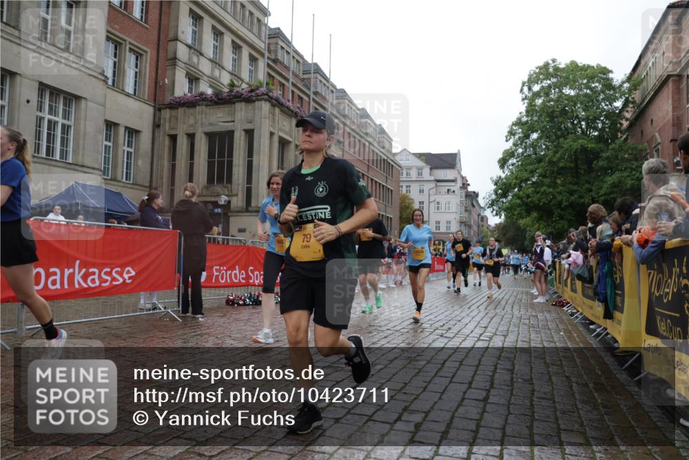 13.09.2026 - Kiel Lauf Yannick Fuchs http://msf.ph/oto/10423711 13.09.2026 10:59:12 Ziel 724, 2385, 2639, 2862, 3332, 3480, 4192, 4609, 5188, 5519, 5836, 7417, 9227, 9242, 9405, 10167, 10255, 10551, 10871, 11126, 11350, 12482, 79, 788, 1085, 1094, 1521, 1729, 1990, 2156, 2265, 2307, 2473, 2557, 2559, 2896, 2994, 3943, 3944, 6497, 7757, 8004, 8059, 8188, 8348, 8841, 9306, 9313, 9387, 10167, 10654, 10655, 10969, 11087, 11585, 11699, 12223, 12520, 12659, 12672, 620, 1825, 1835, 2394, 2771, 2828, 4342, 5891, 5977, 5987, 6693, 7066, 7112, 7734, 10799, 79 meine-sportfotos.de