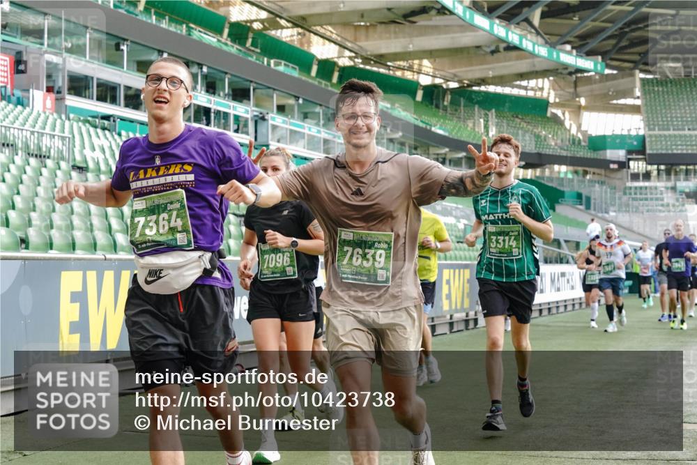 13.09.2026 - 21. swb-Marathon Bremen Michael Burmester http://msf.ph/oto/10423738 13.09.2026 13:23:32 Laufen im Stadion 137, 160, 182, 211, 324, 343, 434, 533, 571, 609, 708, 721, 739, 743, 752, 892, 1157, 1178, 1259, 1273, 1331, 1471, 1597, 1598, 1657, 1669, 1691, 1746, 1788, 1883, 1944, 2213, 2252, 2286, 2290, 2433, 2445, 2465, 2475, 2483, 2495, 2503, 2504, 2526, 2571, 2619, 2685, 2711, 2768, 2776, 2936, 2968, 3252, 3282, 3288, 3289, 3292, 3312, 3347, 3351, 3364, 3395, 3423, 3447, 3505, 3530, 3559, 3682, 3727, 3770, 3784, 3819, 4020, 4054, 4231, 4406, 4407, 4431, 4466, 4467, 4584, 1506 meine-sportfotos.de