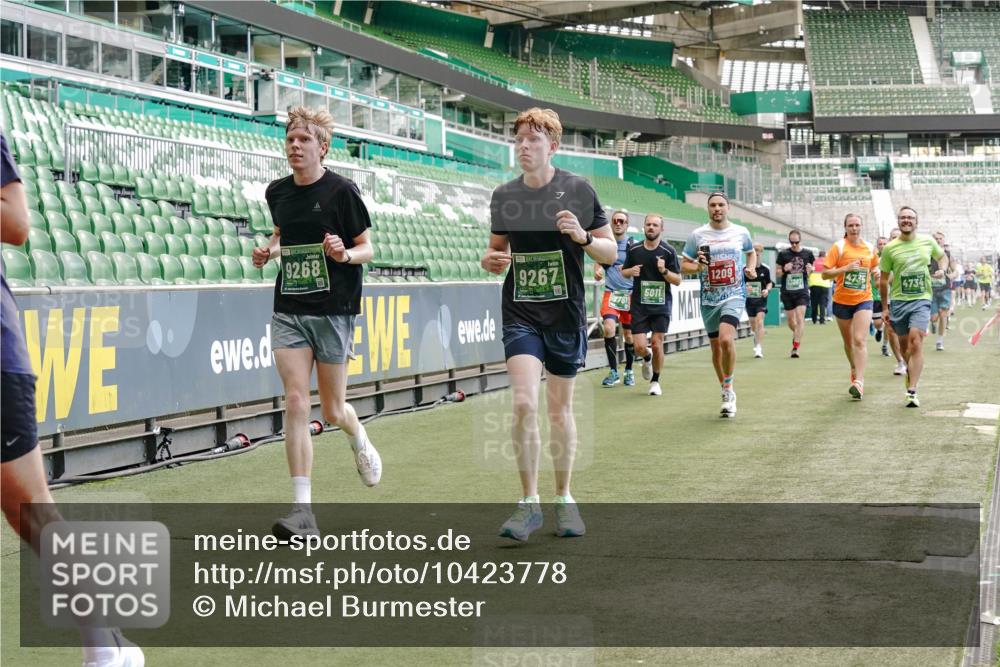 13.09.2026 - 21. swb-Marathon Bremen Michael Burmester http://msf.ph/oto/10423778 13.09.2026 13:00:43 Laufen im Stadion 135, 232, 242, 260, 282, 318, 342, 440, 651, 687, 745, 1080, 1166, 1209, 1368, 1448, 1493, 1494, 1582, 1650, 1861, 1896, 1935, 1963, 2088, 2289, 2293, 2306, 2322, 2370, 2409, 2427, 2481, 2485, 2490, 2491, 2517, 2560, 2561, 2570, 2627, 2658, 2686, 2700, 2708, 2781, 2806, 2899, 2906, 2914, 2953, 2961, 2967, 3015, 3076, 3105, 3124, 3145, 3168, 3173, 3190, 3273, 3354, 3372, 3374, 3375, 3385, 3480, 3524, 3526, 3531, 3642, 3652, 3729, 3774, 3855, 3856, 3861, 3930 meine-sportfotos.de