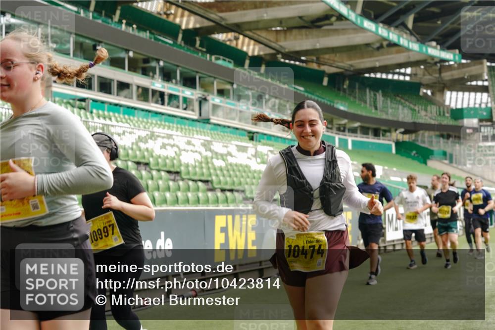 13.09.2026 - 21. swb-Marathon Bremen Michael Burmester http://msf.ph/oto/10423814 13.09.2026 10:46:42 Laufen im Stadion 10137, 10161, 10202, 10242, 10349, 10430, 10472, 10524, 10535, 10651, 10895, 10933, 10970, 11050, 11181, 11200, 11244, 11296, 11309, 11367, 11457, 11529, 11530, 11546, 11573, 11574, 11579, 11639, 11675, 11709, 11760, 11821, 12089, 12153, 12157, 12177, 12178, 12211, 12285, 12316, 12317, 12374, 12422, 12462, 12539, 10002, 10004, 10005, 10148, 10271, 10303, 10325, 10330, 10335, 10361, 10362, 10459, 10513, 10756, 10779, 10882, 10997, 11355 meine-sportfotos.de