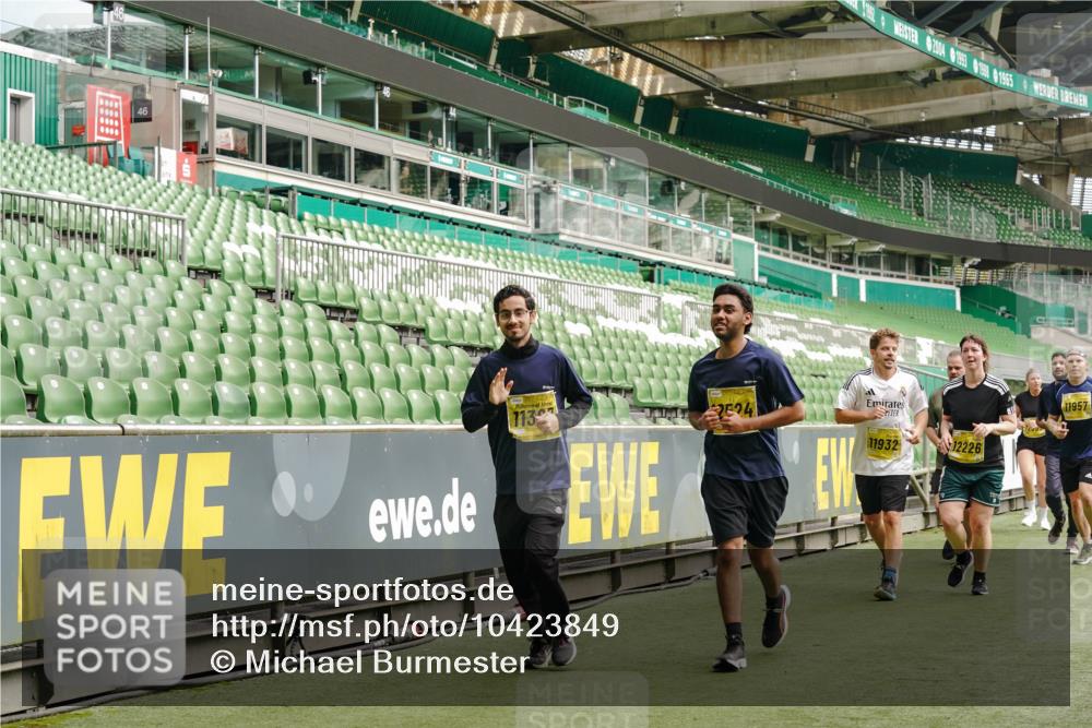 13.09.2026 - 21. swb-Marathon Bremen Michael Burmester http://msf.ph/oto/10423849 13.09.2026 10:46:44 Laufen im Stadion 10137, 10161, 10202, 10242, 10349, 10430, 10472, 10524, 10535, 10651, 10895, 10933, 10970, 11050, 11181, 11200, 11244, 11296, 11309, 11367, 11457, 11529, 11530, 11546, 11573, 11574, 11579, 11639, 11675, 11709, 11760, 11821, 12153, 12157, 12177, 12178, 12211, 12285, 12316, 12317, 12374, 12422, 12462, 12539, 10002, 10004, 10005, 10148, 10271, 10303, 10325, 10330, 10335, 10361, 10362, 10459, 10513, 10756, 10779, 10882, 10997, 11355 meine-sportfotos.de