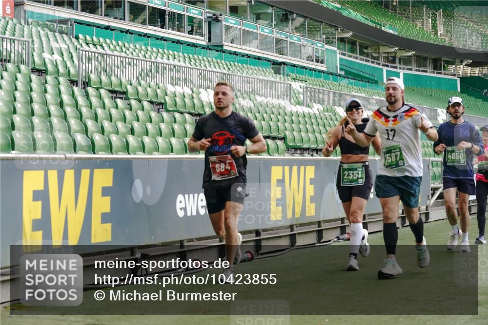 13.09.2026 - 21. swb-Marathon Bremen Michael Burmester http://msf.ph/oto/10423855 13.09.2026 13:23:37 Laufen im Stadion 137, 160, 182, 211, 324, 434, 533, 548, 571, 609, 708, 721, 739, 743, 752, 892, 1157, 1178, 1259, 1273, 1331, 1471, 1597, 1598, 1657, 1691, 1746, 1788, 1883, 1944, 2213, 2252, 2286, 2312, 2433, 2445, 2465, 2475, 2483, 2495, 2503, 2504, 2526, 2571, 2619, 2685, 2711, 2768, 2776, 2936, 2968, 3252, 3282, 3288, 3289, 3292, 3312, 3347, 3351, 3364, 3381, 3395, 3423, 3447, 3505, 3530, 3559, 3727, 3770, 3784, 3819, 4020, 4054, 4231, 4406, 4407, 4431, 4466, 4467, 4584, 1506 meine-sportfotos.de