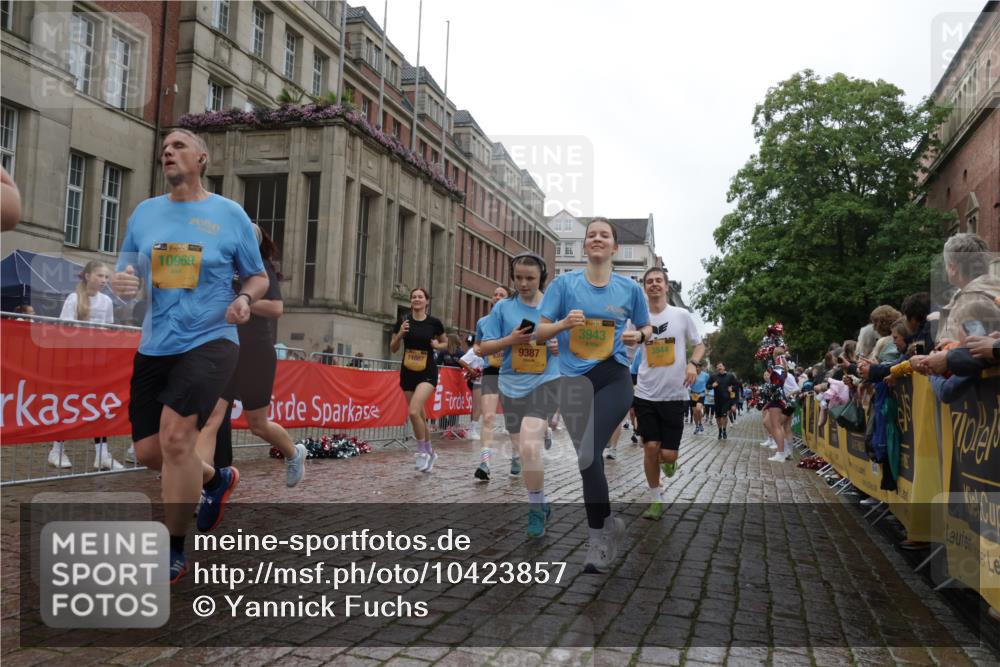 13.09.2026 - Kiel Lauf Yannick Fuchs http://msf.ph/oto/10423857 13.09.2026 10:59:24 Ziel 1825, 1835, 2385, 2394, 2639, 2771, 2828, 4342, 4897, 5519, 5891, 5977, 5987, 6693, 7066, 7112, 7527, 7734, 8208, 9227, 9242, 9684, 9700, 9778, 10251, 10453, 10536, 10799, 10871, 11016, 11177, 11202, 11340, 11350, 12359, 12482, 724, 788, 1085, 1094, 1729, 1990, 2265, 2385, 2557, 2559, 2862, 3332, 3480, 3943, 3944, 4192, 4609, 5188, 5836, 7417, 7757, 8059, 8188, 8348, 9306, 9313, 9387, 9405, 10167, 10255, 10551, 10654, 10655, 10969, 11087, 11126, 11585, 12223, 12520, 620 meine-sportfotos.de