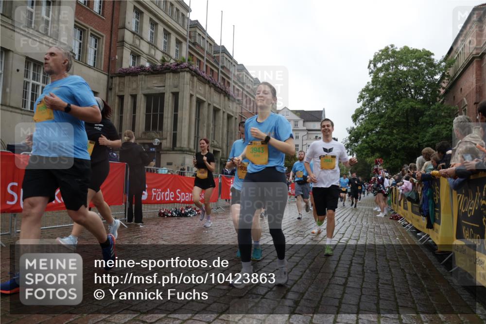 13.09.2026 - Kiel Lauf Yannick Fuchs http://msf.ph/oto/10423863 13.09.2026 10:59:24 Ziel 1825, 1835, 2385, 2394, 2639, 2771, 2828, 4342, 4897, 5519, 5891, 5977, 5987, 6693, 7066, 7112, 7527, 7734, 8208, 9227, 9242, 9684, 9700, 9778, 10251, 10453, 10536, 10799, 10871, 11016, 11177, 11202, 11340, 11350, 12359, 12482, 724, 788, 1085, 1094, 1729, 1990, 2265, 2385, 2557, 2559, 2862, 3332, 3480, 3943, 3944, 4192, 4609, 5188, 5836, 7417, 7757, 8059, 8188, 8348, 9306, 9313, 9387, 9405, 10167, 10255, 10551, 10654, 10655, 10969, 11087, 11126, 11585, 12223, 12520, 620 meine-sportfotos.de