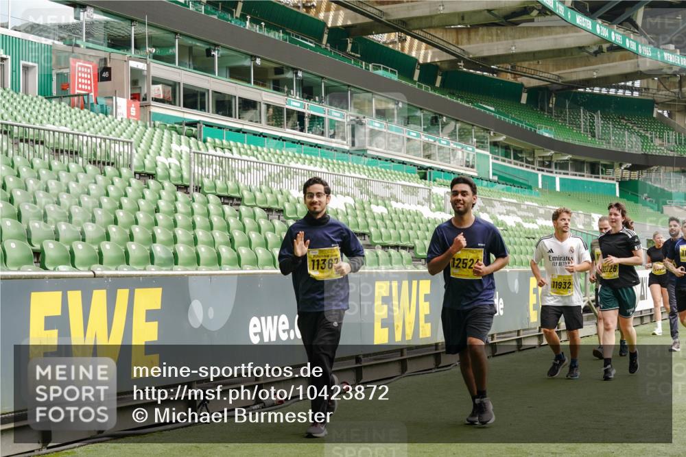 13.09.2026 - 21. swb-Marathon Bremen Michael Burmester http://msf.ph/oto/10423872 13.09.2026 10:46:44 Laufen im Stadion 10137, 10161, 10202, 10242, 10349, 10430, 10472, 10524, 10535, 10651, 10895, 10933, 10970, 11050, 11181, 11200, 11244, 11296, 11309, 11367, 11457, 11529, 11530, 11546, 11573, 11574, 11579, 11639, 11675, 11709, 11760, 11821, 12153, 12157, 12177, 12178, 12211, 12285, 12316, 12317, 12374, 12422, 12462, 12539, 10002, 10004, 10005, 10148, 10271, 10303, 10325, 10330, 10335, 10361, 10362, 10459, 10513, 10756, 10779, 10882, 10997, 11355 meine-sportfotos.de