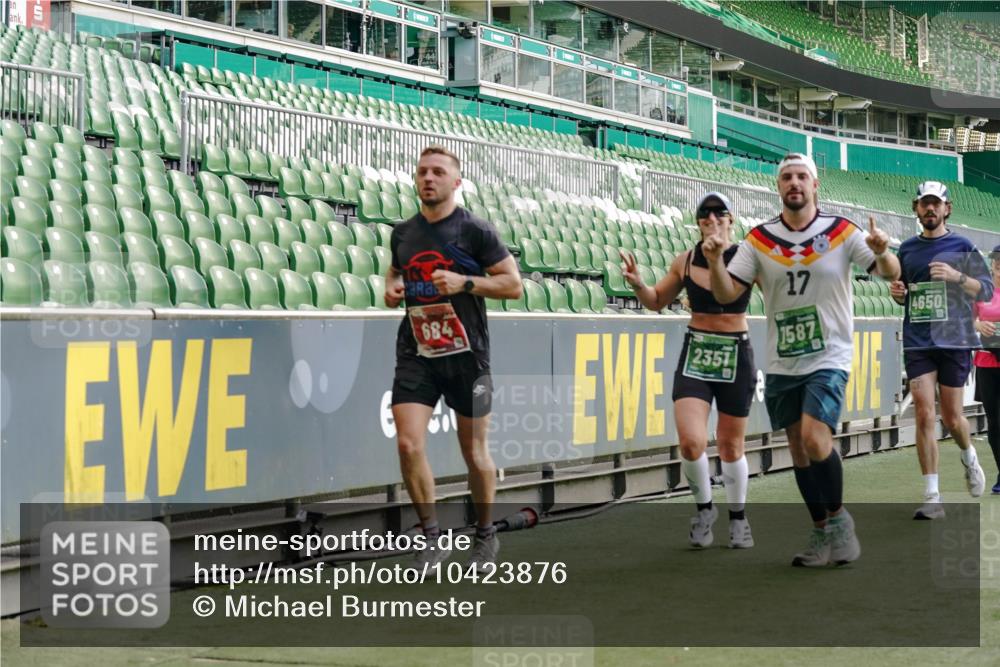 13.09.2026 - 21. swb-Marathon Bremen Michael Burmester http://msf.ph/oto/10423876 13.09.2026 13:23:37 Laufen im Stadion 137, 160, 182, 211, 324, 434, 533, 548, 571, 609, 708, 721, 739, 743, 752, 892, 1157, 1178, 1259, 1273, 1331, 1471, 1597, 1598, 1657, 1691, 1746, 1788, 1883, 1944, 2213, 2252, 2286, 2312, 2433, 2445, 2465, 2475, 2483, 2495, 2503, 2504, 2526, 2571, 2619, 2685, 2711, 2768, 2776, 2936, 2968, 3252, 3282, 3288, 3289, 3292, 3312, 3347, 3351, 3364, 3381, 3395, 3423, 3447, 3505, 3530, 3559, 3727, 3770, 3784, 3819, 4020, 4054, 4231, 4406, 4407, 4431, 4466, 4467, 4584, 1506 meine-sportfotos.de