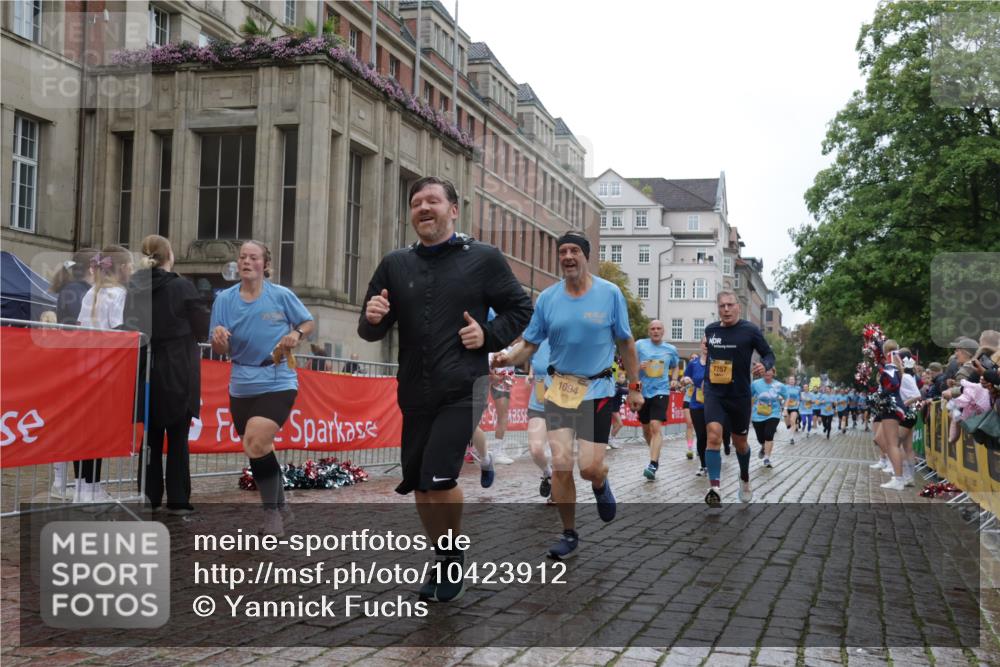 13.09.2026 - Kiel Lauf Yannick Fuchs http://msf.ph/oto/10423912 13.09.2026 10:59:29 Ziel 620, 1825, 1835, 2354, 2394, 2771, 2828, 3108, 3348, 3663, 4342, 5891, 5977, 5987, 6693, 7066, 7112, 7527, 7734, 8208, 9684, 9700, 9778, 9971, 10157, 10453, 10536, 10799, 11016, 11177, 11202, 11340, 12359, 724, 788, 1085, 1094, 1825, 1990, 2265, 2385, 2557, 2639, 2862, 3332, 3480, 4192, 4609, 4897, 5188, 5519, 5836, 7417, 7527, 7757, 8188, 9227, 9242, 9405, 10167, 10251, 10255, 10551, 10654, 10655, 10871, 11126, 11585, 12223, 12520, 1729 meine-sportfotos.de