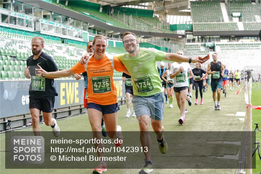 13.09.2026 - 21. swb-Marathon Bremen Michael Burmester http://msf.ph/oto/10423913 13.09.2026 13:00:47 Laufen im Stadion 135, 232, 242, 260, 282, 318, 342, 440, 651, 687, 745, 930, 1067, 1080, 1166, 1209, 1368, 1448, 1493, 1494, 1582, 1650, 1861, 1896, 1935, 1963, 2088, 2289, 2293, 2306, 2322, 2370, 2409, 2427, 2481, 2485, 2490, 2491, 2517, 2560, 2561, 2570, 2627, 2658, 2686, 2700, 2708, 2781, 2806, 2899, 2906, 2914, 2953, 2961, 2967, 3015, 3076, 3105, 3124, 3145, 3168, 3173, 3273, 3354, 3372, 3374, 3375, 3385, 3480, 3524, 3526, 3642, 3652, 3729, 3774, 3855, 3856, 3861, 3930 meine-sportfotos.de