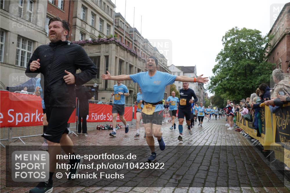 13.09.2026 - Kiel Lauf Yannick Fuchs http://msf.ph/oto/10423922 13.09.2026 10:59:30 Ziel 620, 683, 1835, 2354, 2394, 2771, 2828, 3108, 3113, 3348, 3663, 4342, 5382, 5891, 5977, 5987, 6693, 7066, 7112, 7734, 8208, 9684, 9700, 9778, 9971, 10157, 10453, 10536, 10799, 11016, 11177, 11202, 11340, 12359, 12408, 724, 788, 1085, 1094, 1825, 1990, 2265, 2385, 2557, 2639, 2862, 3332, 3480, 4192, 4342, 4609, 4897, 5188, 5519, 5836, 7417, 7527, 7757, 8188, 9227, 9242, 9405, 10167, 10251, 10255, 10551, 10654, 10655, 10871, 11126, 11585, 12520, 1729 meine-sportfotos.de