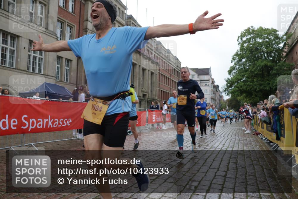 13.09.2026 - Kiel Lauf Yannick Fuchs http://msf.ph/oto/10423933 13.09.2026 10:59:31 Ziel 620, 683, 1835, 2354, 2394, 2771, 2828, 3108, 3113, 3348, 3663, 5173, 5382, 5608, 5891, 5977, 5987, 6693, 7066, 7112, 7734, 8208, 9684, 9700, 9778, 9971, 10157, 10453, 10536, 10799, 11016, 11177, 11202, 12359, 12408, 724, 788, 1085, 1094, 1825, 1990, 2385, 2557, 2639, 2862, 3332, 3480, 4192, 4342, 4609, 4897, 5188, 5519, 5836, 5891, 7417, 7527, 7734, 7757, 8188, 9227, 9242, 9405, 10167, 10251, 10255, 10551, 10654, 10655, 10871, 11126, 11585, 1729 meine-sportfotos.de
