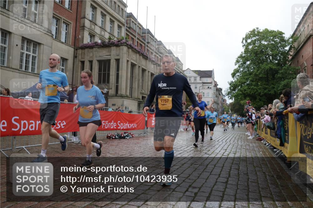 13.09.2026 - Kiel Lauf Yannick Fuchs http://msf.ph/oto/10423935 13.09.2026 10:59:31 Ziel 620, 683, 1835, 2354, 2394, 2771, 2828, 3108, 3113, 3348, 3663, 5173, 5382, 5608, 5891, 5977, 5987, 6693, 7066, 7112, 7734, 8208, 9684, 9700, 9778, 9971, 10157, 10453, 10536, 10799, 11016, 11177, 11202, 12359, 12408, 724, 788, 1085, 1094, 1825, 1990, 2385, 2557, 2639, 2862, 3332, 3480, 4192, 4342, 4609, 4897, 5188, 5519, 5836, 5891, 7417, 7527, 7734, 7757, 8188, 9227, 9242, 9405, 10167, 10251, 10255, 10551, 10654, 10655, 10871, 11126, 11585, 1729 meine-sportfotos.de