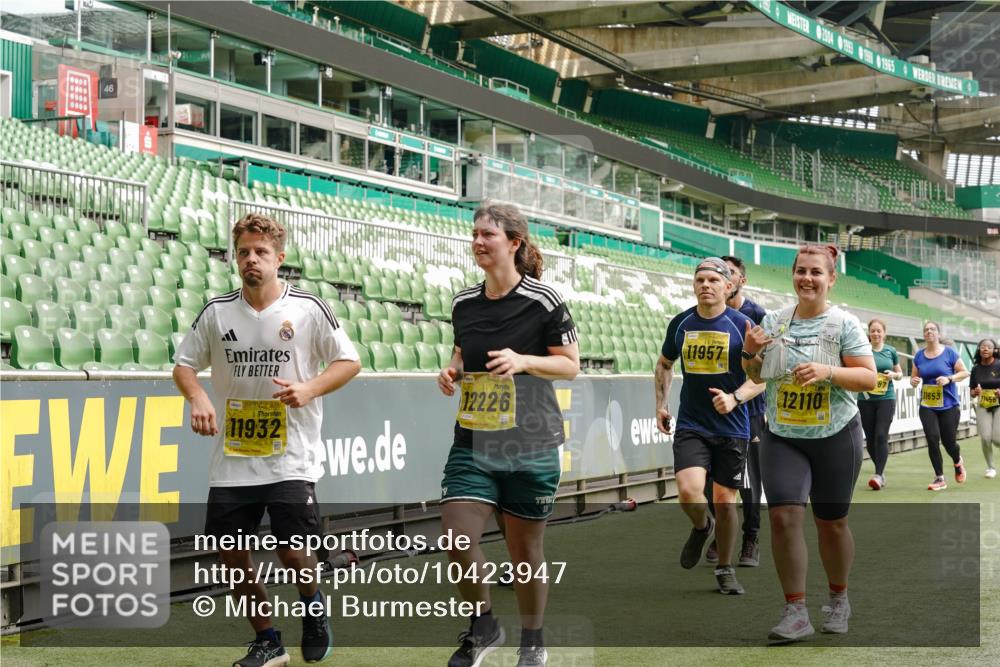 13.09.2026 - 21. swb-Marathon Bremen Michael Burmester http://msf.ph/oto/10423947 13.09.2026 10:46:48 Laufen im Stadion 10161, 10202, 10242, 10349, 10430, 10472, 10524, 10535, 10651, 10895, 10933, 10970, 11050, 11181, 11244, 11296, 11309, 11367, 11457, 11529, 11530, 11546, 11573, 11574, 11579, 11639, 11675, 11709, 11760, 11821, 12153, 12157, 12177, 12178, 12211, 12285, 12316, 12317, 12374, 12422, 12462, 10002, 10004, 10005, 10148, 10271, 10303, 10325, 10330, 10335, 10361, 10362, 10459, 10513, 10629, 10756, 10779, 10882, 10997, 11307, 11355 meine-sportfotos.de