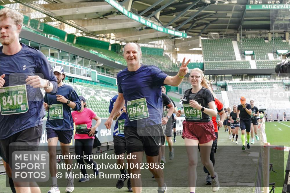 13.09.2026 - 21. swb-Marathon Bremen Michael Burmester http://msf.ph/oto/10423953 13.09.2026 13:23:39 Laufen im Stadion 137, 160, 182, 211, 324, 434, 533, 548, 571, 609, 708, 721, 739, 743, 752, 892, 1157, 1178, 1259, 1273, 1331, 1471, 1597, 1598, 1657, 1691, 1746, 1788, 1883, 1944, 2095, 2213, 2252, 2286, 2312, 2323, 2433, 2445, 2465, 2475, 2483, 2495, 2503, 2504, 2526, 2571, 2619, 2685, 2711, 2768, 2776, 2936, 2968, 3252, 3282, 3288, 3289, 3292, 3312, 3347, 3351, 3364, 3381, 3395, 3423, 3447, 3505, 3530, 3559, 3727, 3770, 3784, 3819, 4020, 4054, 4231, 4406, 4407, 4431, 4466, 4467, 4584 meine-sportfotos.de