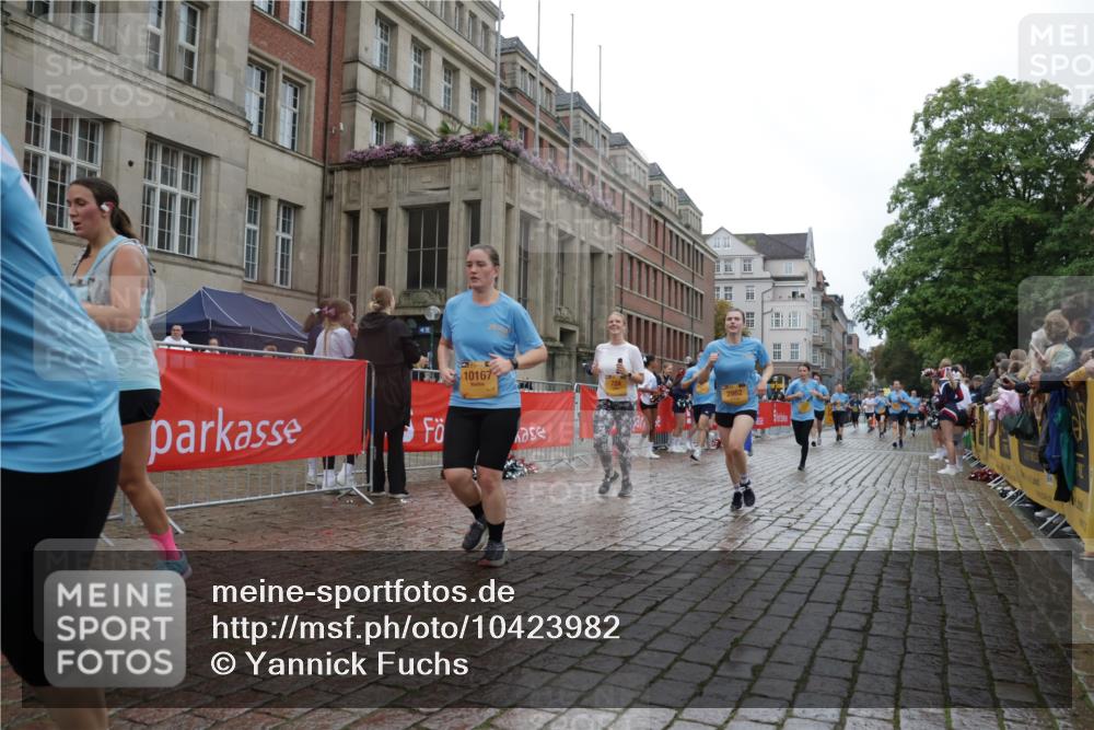 13.09.2026 - Kiel Lauf Yannick Fuchs http://msf.ph/oto/10423982 13.09.2026 10:59:36 Ziel 620, 683, 747, 1835, 2354, 2394, 2771, 3108, 3113, 3176, 3348, 3607, 3663, 5173, 5382, 5608, 5977, 7350, 7454, 7614, 8234, 8723, 8884, 9778, 9971, 10157, 10799, 10916, 10918, 11016, 11177, 11202, 12359, 12408, 724, 1825, 2385, 2394, 2639, 2771, 2828, 2862, 3332, 3480, 4192, 4342, 4609, 4897, 5188, 5519, 5836, 5891, 5987, 6693, 7066, 7112, 7417, 7527, 7734, 8188, 8208, 9227, 9242, 9405, 9684, 9700, 9778, 10167, 10251, 10255, 10453, 10536, 10551, 10654, 10655, 10871, 11126 meine-sportfotos.de