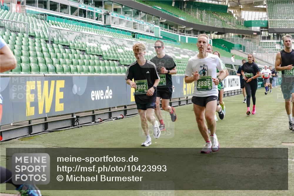 13.09.2026 - 21. swb-Marathon Bremen Michael Burmester http://msf.ph/oto/10423993 13.09.2026 13:00:49 Laufen im Stadion 135, 232, 242, 260, 282, 318, 342, 440, 651, 687, 745, 930, 1067, 1080, 1209, 1368, 1448, 1493, 1494, 1582, 1650, 1861, 1896, 1935, 1963, 2088, 2289, 2293, 2306, 2322, 2370, 2409, 2427, 2481, 2485, 2490, 2491, 2517, 2560, 2561, 2570, 2627, 2658, 2686, 2700, 2708, 2781, 2806, 2906, 2914, 2953, 2961, 2967, 3015, 3076, 3105, 3124, 3145, 3168, 3173, 3273, 3354, 3372, 3374, 3375, 3385, 3480, 3524, 3526, 3642, 3729, 3774, 3855, 3856, 3861, 3930 meine-sportfotos.de