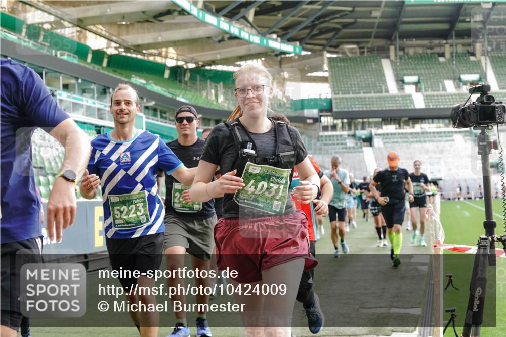 13.09.2026 - 21. swb-Marathon Bremen Michael Burmester http://msf.ph/oto/10424009 13.09.2026 13:23:41 Laufen im Stadion 137, 160, 182, 211, 324, 434, 533, 548, 571, 609, 708, 721, 739, 743, 752, 892, 1157, 1178, 1259, 1273, 1331, 1463, 1471, 1597, 1598, 1657, 1691, 1746, 1788, 1883, 1944, 2095, 2213, 2252, 2286, 2312, 2323, 2433, 2445, 2465, 2475, 2483, 2495, 2503, 2504, 2526, 2571, 2685, 2711, 2768, 2776, 2936, 2968, 3252, 3282, 3288, 3289, 3292, 3312, 3347, 3351, 3364, 3381, 3395, 3423, 3447, 3505, 3530, 3559, 3727, 3770, 3784, 3819, 4020, 4054, 4231, 4406, 4407, 4431, 4466, 4467, 4584 meine-sportfotos.de
