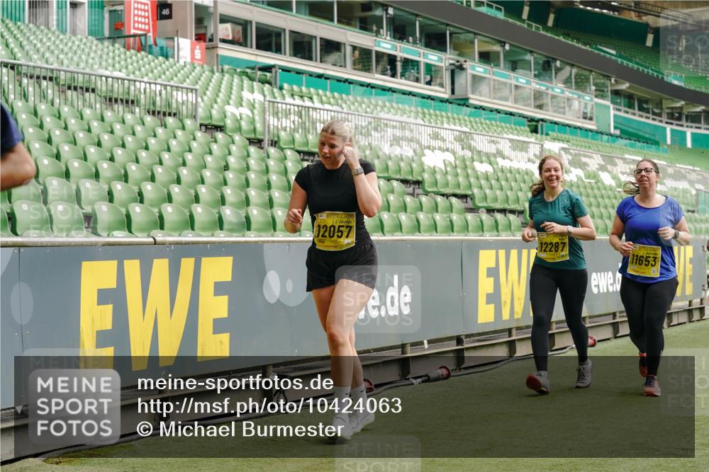 13.09.2026 - 21. swb-Marathon Bremen Michael Burmester http://msf.ph/oto/10424063 13.09.2026 10:46:52 Laufen im Stadion 10161, 10202, 10242, 10349, 10472, 10535, 10651, 10895, 10933, 10970, 11050, 11181, 11244, 11296, 11309, 11367, 11457, 11529, 11530, 11546, 11573, 11574, 11579, 11639, 11675, 11709, 11760, 11821, 12153, 12157, 12177, 12178, 12211, 12285, 12316, 12317, 12374, 12422, 12462, 10002, 10004, 10005, 10148, 10271, 10295, 10303, 10325, 10330, 10335, 10361, 10362, 10459, 10513, 10629, 10756, 10779, 10882, 10997, 10999, 11233, 11307, 11355 meine-sportfotos.de
