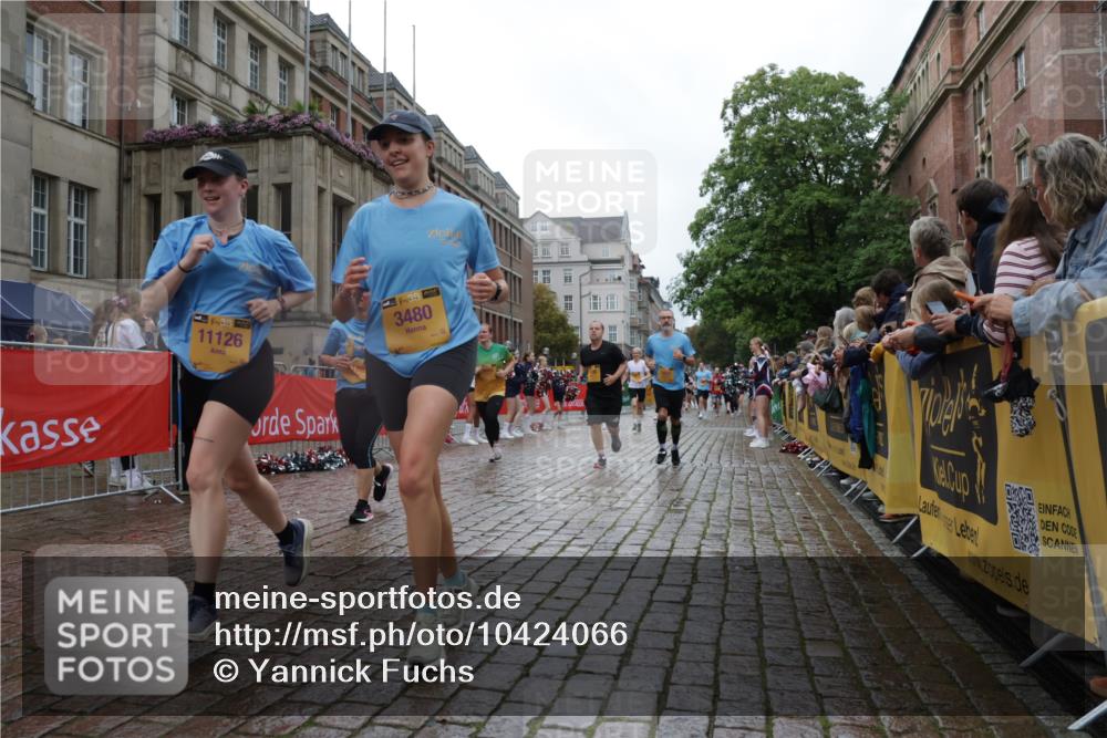 13.09.2026 - Kiel Lauf Yannick Fuchs http://msf.ph/oto/10424066 13.09.2026 10:59:43 Ziel 469, 683, 747, 988, 1002, 3108, 3113, 3176, 3607, 3663, 5173, 5382, 5608, 5627, 7350, 7454, 7543, 7614, 8234, 8723, 8884, 9971, 10157, 10916, 10918, 12408, 620, 1825, 1835, 2354, 2385, 2394, 2639, 2771, 2828, 3348, 3480, 3663, 4342, 4897, 5188, 5519, 5836, 5891, 5977, 5987, 6693, 7066, 7112, 7417, 7527, 7734, 8208, 9227, 9242, 9405, 9684, 9700, 9778, 9971, 10157, 10251, 10255, 10453, 10536, 10799, 10871, 11016, 11126, 11177, 12359, 3332, 4192, 4609, 10255 meine-sportfotos.de