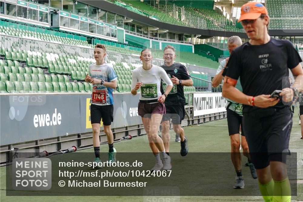 13.09.2026 - 21. swb-Marathon Bremen Michael Burmester http://msf.ph/oto/10424067 13.09.2026 13:23:44 Laufen im Stadion 137, 160, 182, 211, 324, 434, 533, 548, 571, 609, 708, 721, 739, 743, 752, 892, 1157, 1178, 1259, 1273, 1331, 1463, 1471, 1597, 1598, 1657, 1691, 1746, 1788, 1883, 1944, 2095, 2213, 2252, 2286, 2312, 2323, 2433, 2445, 2465, 2475, 2483, 2495, 2503, 2504, 2526, 2571, 2711, 2768, 2776, 2936, 2968, 3252, 3282, 3288, 3289, 3292, 3298, 3312, 3347, 3351, 3364, 3381, 3395, 3423, 3447, 3505, 3530, 3559, 3727, 3770, 3784, 3819, 4020, 4054, 4231, 4406, 4407, 4431, 4466, 4467, 4584 meine-sportfotos.de