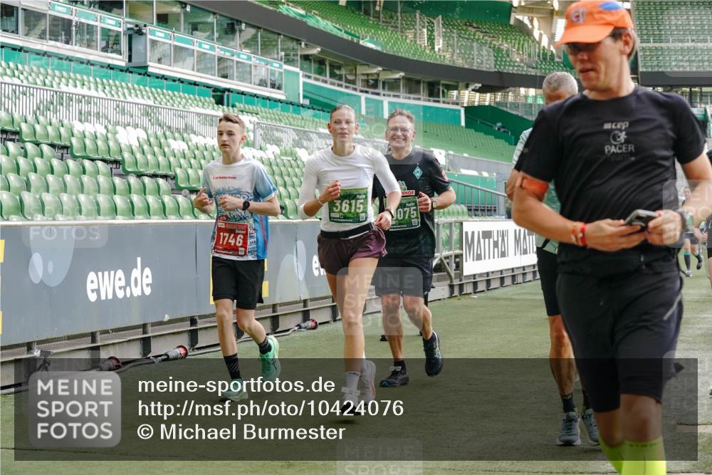 13.09.2026 - 21. swb-Marathon Bremen Michael Burmester http://msf.ph/oto/10424076 13.09.2026 13:23:44 Laufen im Stadion 137, 160, 182, 211, 324, 434, 533, 548, 571, 609, 708, 721, 739, 743, 752, 892, 1157, 1178, 1259, 1273, 1331, 1463, 1471, 1597, 1598, 1657, 1691, 1746, 1788, 1883, 1944, 2095, 2213, 2252, 2286, 2312, 2323, 2433, 2445, 2465, 2475, 2483, 2495, 2503, 2504, 2526, 2571, 2711, 2768, 2776, 2936, 2968, 3252, 3282, 3288, 3289, 3292, 3298, 3312, 3347, 3351, 3364, 3381, 3395, 3423, 3447, 3505, 3530, 3559, 3727, 3770, 3784, 3819, 4020, 4054, 4231, 4406, 4407, 4431, 4466, 4467, 4584 meine-sportfotos.de