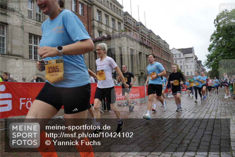 13.09.2026 - Kiel Lauf Yannick Fuchs http://msf.ph/oto/10424102 13.09.2026 10:59:49 Ziel 469, 747, 988, 1002, 1895, 1948, 2287, 3063, 3607, 5261, 5627, 6295, 7350, 7454, 7543, 7954, 8234, 9299, 10916, 11415, 620, 683, 1825, 1835, 2354, 2385, 2394, 2639, 2771, 2828, 3108, 3113, 3176, 3348, 3663, 4342, 4897, 5173, 5382, 5519, 5608, 5891, 5977, 5987, 6693, 7066, 7112, 7454, 7527, 7614, 7734, 8208, 8234, 8723, 8884, 9227, 9242, 9684, 9700, 9778, 9971, 10157, 10251, 10453, 10536, 10799, 10871, 10918, 11016, 11177, 12359, 12408, 4192, 10255 meine-sportfotos.de