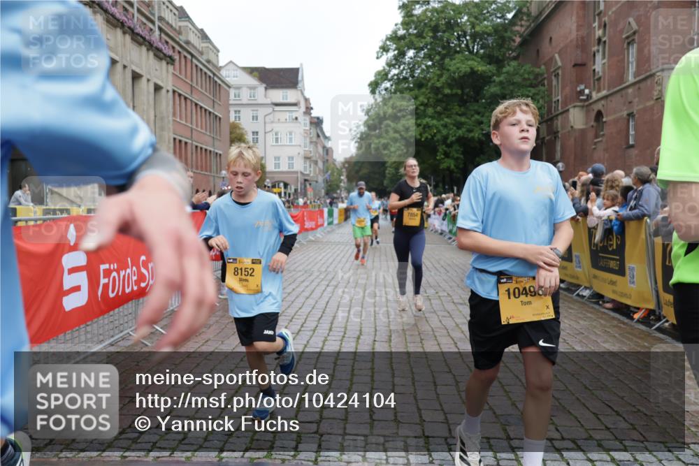 13.09.2026 - Kiel Lauf Yannick Fuchs http://msf.ph/oto/10424104 13.09.2026 09:45:29 Ziel 1023, 1503, 1579, 2017, 2835, 3408, 5103, 5369, 5399, 5811, 6038, 7854, 8152, 8854, 9456, 10498, 11939, 12069, 12347, 98, 312, 2282, 2456, 2704, 2786, 3138, 3479, 3503, 3507, 3517, 3717, 4118, 4606, 5400, 5562, 5672, 6097, 6098, 6135, 6556, 8028, 8189, 8854, 9425, 9760, 9897, 10006, 11043, 12348, 12351, 12676, 2788, 3025, 3974, 4413, 4569, 5511, 7202, 7349, 7572, 8126, 9841, 10142, 10392, 10445, 12281, 2704, 4118, 5939, 6023, 10777, 11239 meine-sportfotos.de
