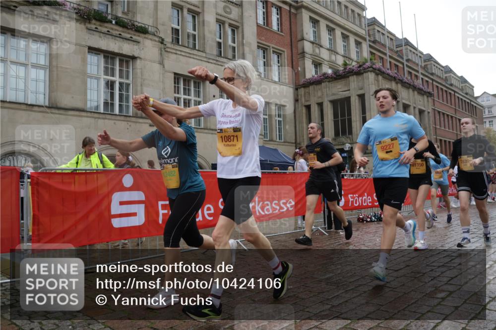 13.09.2026 - Kiel Lauf Yannick Fuchs http://msf.ph/oto/10424106 13.09.2026 10:59:50 Ziel 469, 747, 988, 1002, 1895, 1948, 2287, 3063, 3607, 5261, 5627, 6295, 7350, 7543, 7954, 8120, 9299, 10916, 11007, 11377, 11415, 620, 683, 1825, 1835, 2354, 2394, 2639, 2771, 2828, 3108, 3113, 3176, 3348, 3663, 4342, 4897, 5173, 5382, 5519, 5608, 5891, 5977, 5987, 6693, 7066, 7112, 7350, 7454, 7527, 7614, 7734, 8208, 8234, 8723, 8884, 9227, 9242, 9684, 9700, 9778, 9971, 10157, 10251, 10453, 10536, 10799, 10871, 10918, 11016, 11177, 12359, 12408, 173, 10255 meine-sportfotos.de