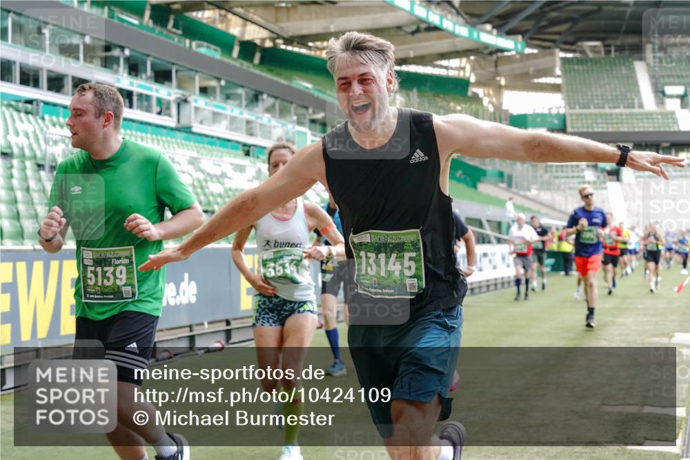 13.09.2026 - 21. swb-Marathon Bremen Michael Burmester http://msf.ph/oto/10424109 13.09.2026 13:00:51 Laufen im Stadion 135, 242, 260, 282, 318, 342, 440, 651, 687, 745, 930, 1067, 1080, 1209, 1368, 1448, 1493, 1494, 1582, 1650, 1861, 1896, 1935, 1963, 2088, 2289, 2293, 2306, 2322, 2370, 2409, 2427, 2481, 2485, 2490, 2491, 2517, 2560, 2561, 2570, 2627, 2658, 2686, 2700, 2708, 2781, 2806, 2906, 2914, 2953, 2961, 2967, 3015, 3076, 3105, 3145, 3168, 3173, 3273, 3354, 3372, 3374, 3375, 3385, 3480, 3524, 3526, 3642, 3729, 3774, 3855, 3856, 3861, 3930 meine-sportfotos.de