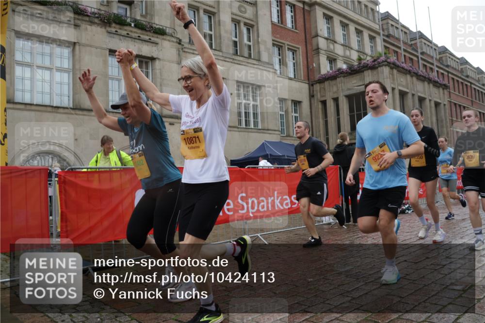 13.09.2026 - Kiel Lauf Yannick Fuchs http://msf.ph/oto/10424113 13.09.2026 10:59:50 Ziel 469, 747, 988, 1002, 1895, 1948, 2287, 3063, 3607, 5261, 5627, 6295, 7350, 7543, 7954, 8120, 9299, 10916, 11007, 11377, 11415, 620, 683, 1825, 1835, 2354, 2394, 2639, 2771, 2828, 3108, 3113, 3176, 3348, 3663, 4342, 4897, 5173, 5382, 5519, 5608, 5891, 5977, 5987, 6693, 7066, 7112, 7350, 7454, 7527, 7614, 7734, 8208, 8234, 8723, 8884, 9227, 9242, 9684, 9700, 9778, 9971, 10157, 10251, 10453, 10536, 10799, 10871, 10918, 11016, 11177, 12359, 12408, 173, 10255 meine-sportfotos.de