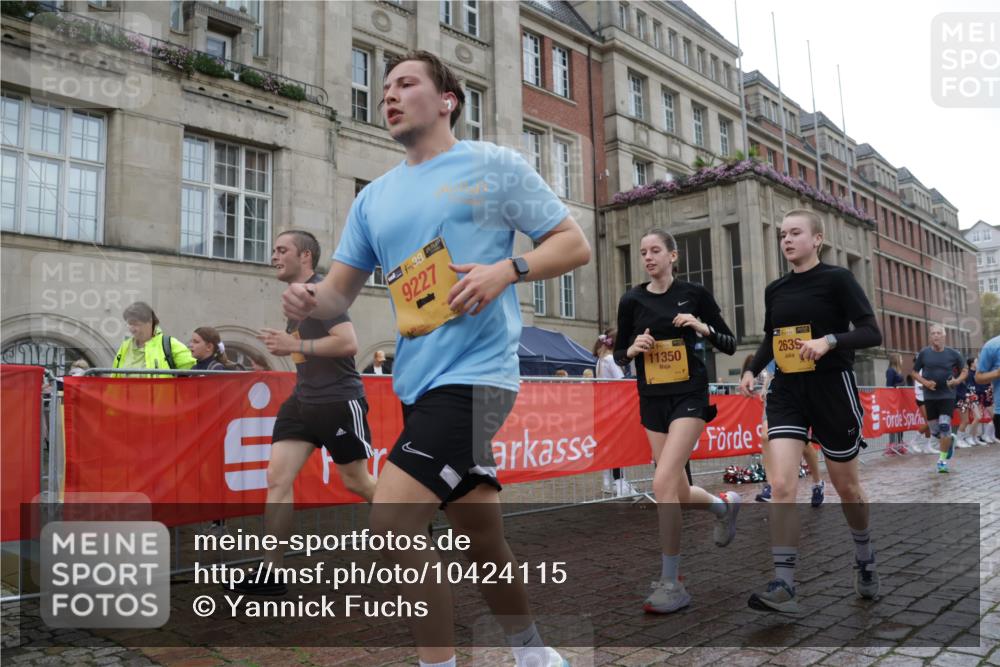 13.09.2026 - Kiel Lauf Yannick Fuchs http://msf.ph/oto/10424115 13.09.2026 10:59:50 Ziel 469, 747, 988, 1002, 1895, 1948, 2287, 3063, 3607, 5261, 5627, 6295, 7350, 7543, 7954, 8120, 9299, 10916, 11007, 11377, 11415, 620, 683, 1825, 1835, 2354, 2394, 2639, 2771, 2828, 3108, 3113, 3176, 3348, 3663, 4342, 4897, 5173, 5382, 5519, 5608, 5891, 5977, 5987, 6693, 7066, 7112, 7350, 7454, 7527, 7614, 7734, 8208, 8234, 8723, 8884, 9227, 9242, 9684, 9700, 9778, 9971, 10157, 10251, 10453, 10536, 10799, 10871, 10918, 11016, 11177, 12359, 12408, 173, 10255 meine-sportfotos.de