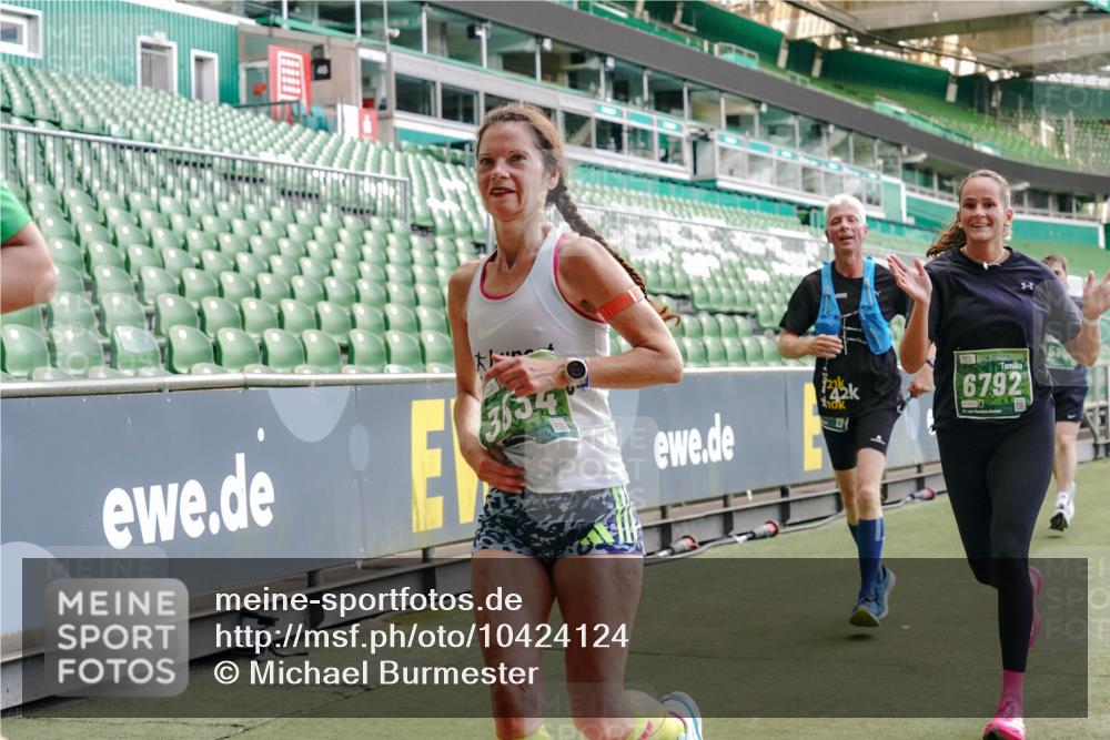 13.09.2026 - 21. swb-Marathon Bremen Michael Burmester http://msf.ph/oto/10424124 13.09.2026 13:00:52 Laufen im Stadion 135, 242, 260, 282, 318, 342, 440, 651, 687, 745, 930, 1067, 1080, 1209, 1368, 1448, 1493, 1494, 1582, 1650, 1861, 1896, 1935, 1963, 2033, 2088, 2289, 2293, 2306, 2322, 2370, 2409, 2427, 2481, 2485, 2490, 2491, 2517, 2560, 2561, 2570, 2627, 2658, 2686, 2700, 2708, 2781, 2806, 2906, 2914, 2953, 2961, 2967, 3076, 3105, 3145, 3168, 3173, 3273, 3354, 3372, 3374, 3375, 3385, 3480, 3524, 3526, 3642, 3729, 3774, 3855, 3856, 3861, 3930 meine-sportfotos.de