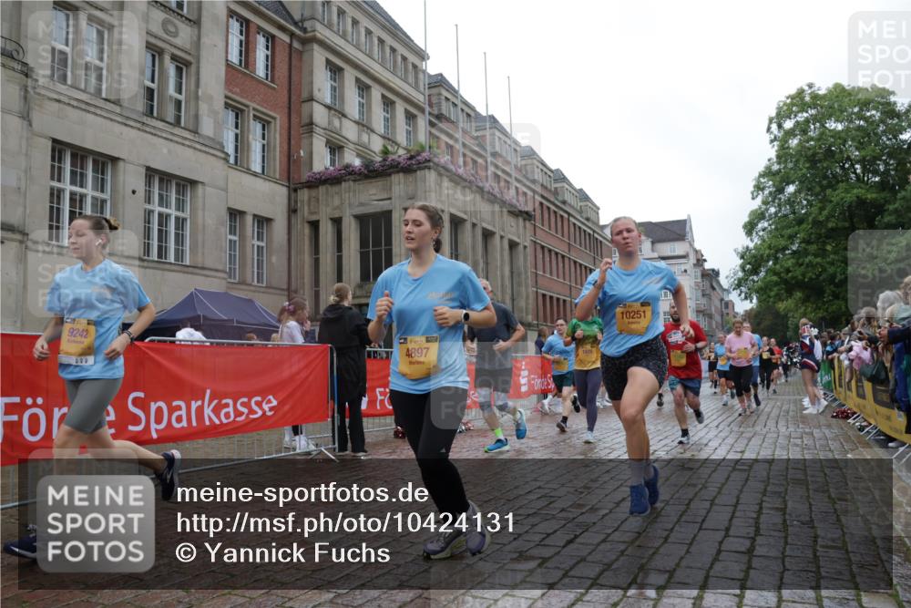 13.09.2026 - Kiel Lauf Yannick Fuchs http://msf.ph/oto/10424131 13.09.2026 10:59:51 Ziel 469, 747, 988, 1002, 1562, 1895, 1948, 2287, 3063, 3607, 4509, 5261, 5627, 6295, 7543, 7954, 8120, 9271, 9299, 10916, 11007, 11377, 11415, 620, 683, 747, 1825, 1835, 2354, 2394, 2639, 2771, 2828, 3108, 3113, 3176, 3348, 3607, 3663, 4342, 4897, 5173, 5382, 5519, 5608, 5891, 5977, 5987, 6693, 7066, 7112, 7350, 7454, 7527, 7614, 7734, 8208, 8234, 8723, 8884, 9227, 9242, 9684, 9700, 9778, 9971, 10157, 10251, 10453, 10536, 10799, 10916, 10918, 11016, 11177, 12359, 12408, 173 meine-sportfotos.de