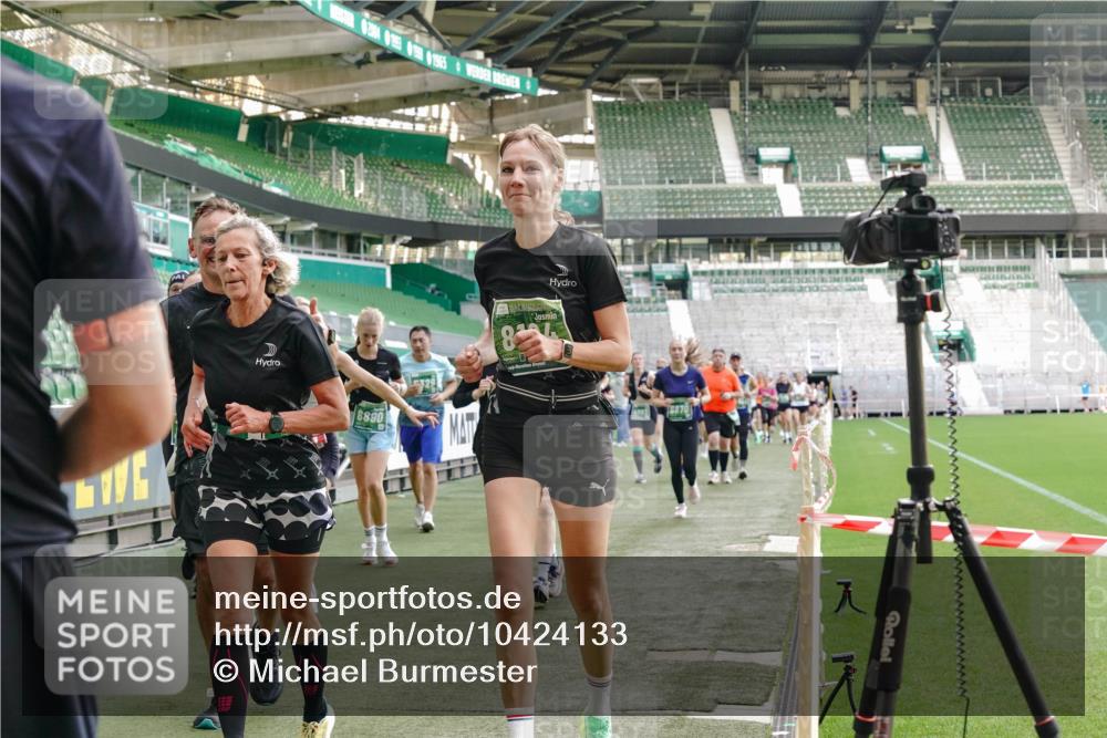 13.09.2026 - 21. swb-Marathon Bremen Michael Burmester http://msf.ph/oto/10424133 13.09.2026 13:23:47 Laufen im Stadion 137, 160, 182, 211, 324, 434, 533, 548, 571, 609, 708, 721, 739, 743, 752, 892, 1157, 1178, 1259, 1273, 1331, 1463, 1471, 1597, 1598, 1657, 1691, 1746, 1788, 1883, 1944, 2095, 2213, 2252, 2286, 2312, 2323, 2433, 2445, 2465, 2475, 2483, 2495, 2503, 2504, 2526, 2571, 2768, 2776, 2936, 2968, 3252, 3282, 3288, 3289, 3292, 3298, 3312, 3347, 3364, 3381, 3395, 3423, 3447, 3505, 3530, 3559, 3727, 3770, 3784, 3819, 4020, 4054, 4231, 4406, 4407, 4431, 4466, 4467, 4584 meine-sportfotos.de