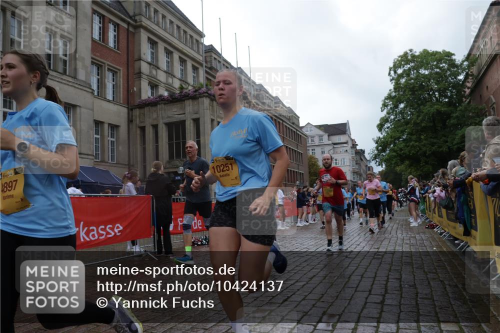 13.09.2026 - Kiel Lauf Yannick Fuchs http://msf.ph/oto/10424137 13.09.2026 10:59:52 Ziel 469, 988, 1002, 1562, 1895, 1948, 2287, 3063, 4509, 5261, 5627, 6295, 7543, 7954, 8120, 9271, 9299, 11007, 11377, 11415, 620, 683, 747, 1825, 1835, 2354, 2394, 2771, 2828, 3108, 3113, 3176, 3348, 3607, 3663, 4342, 4897, 5173, 5382, 5608, 5891, 5977, 5987, 6693, 7066, 7112, 7350, 7454, 7527, 7614, 7734, 8208, 8234, 8723, 8884, 9242, 9684, 9700, 9778, 9971, 10157, 10251, 10453, 10536, 10799, 10916, 10918, 11016, 11177, 12359, 12408, 173, 327, 3121, 4342 meine-sportfotos.de