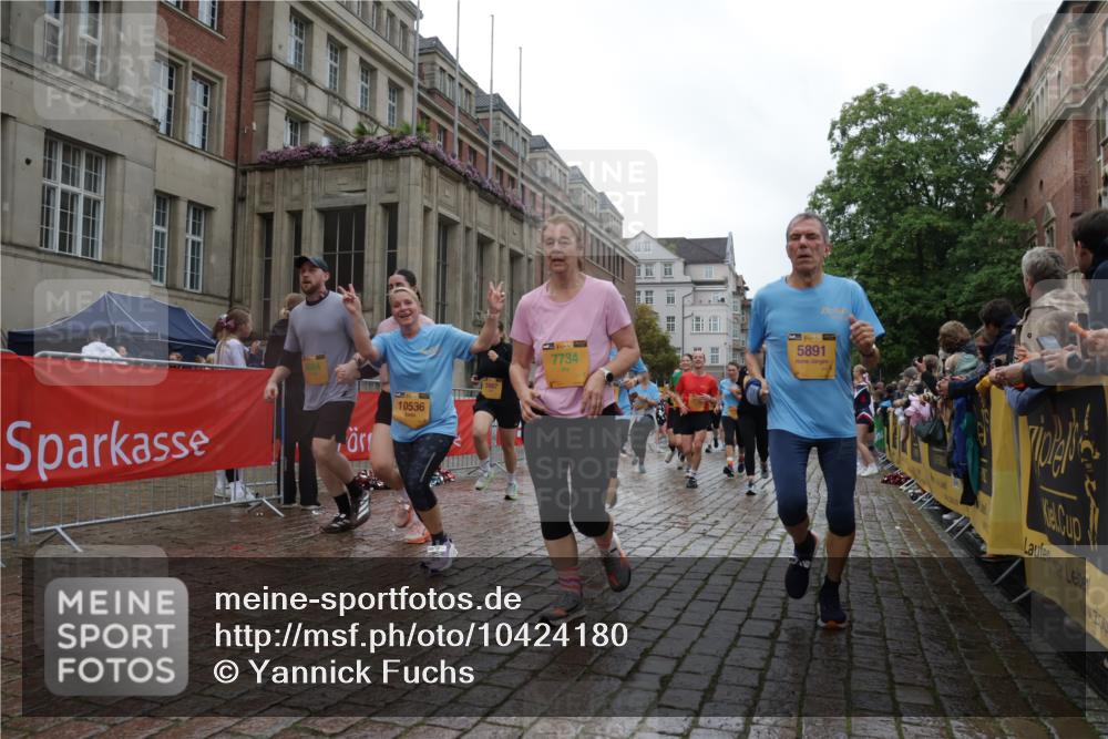 13.09.2026 - Kiel Lauf Yannick Fuchs http://msf.ph/oto/10424180 13.09.2026 10:59:55 Ziel 469, 964, 988, 1002, 1562, 1728, 1895, 1948, 2287, 3063, 4509, 5261, 5627, 6295, 7398, 7543, 7954, 8120, 9271, 9299, 11007, 11377, 11415, 620, 683, 747, 988, 1835, 2354, 2394, 2771, 2828, 3108, 3113, 3176, 3348, 3607, 3663, 4342, 5173, 5382, 5608, 5891, 5977, 5987, 6693, 7066, 7112, 7350, 7454, 7614, 7734, 8208, 8234, 8723, 8884, 9684, 9700, 9778, 9971, 10157, 10453, 10536, 10799, 10916, 10918, 11016, 11177, 12359, 12408, 173, 327, 2187, 3121, 2828, 4342, 5891, 7066, 7734 meine-sportfotos.de