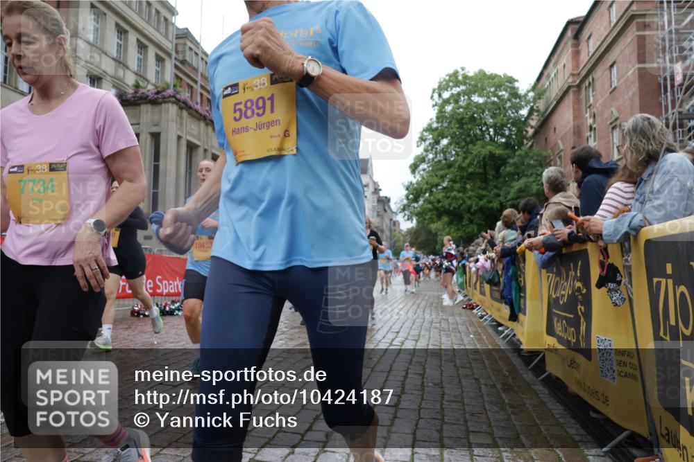 13.09.2026 - Kiel Lauf Yannick Fuchs http://msf.ph/oto/10424187 13.09.2026 10:59:56 Ziel 469, 964, 1002, 1562, 1728, 1895, 1948, 2287, 3063, 4509, 5261, 5627, 6295, 7398, 7543, 7954, 8120, 9271, 9299, 11007, 11377, 11415, 620, 683, 747, 988, 1835, 2354, 2394, 2771, 2828, 3108, 3113, 3176, 3348, 3607, 3663, 5173, 5382, 5608, 5891, 5977, 5987, 6693, 7066, 7112, 7350, 7454, 7543, 7614, 7734, 8208, 8234, 8723, 8884, 9684, 9700, 9778, 9971, 10157, 10453, 10536, 10799, 10916, 10918, 11016, 11177, 12359, 12408, 173, 327, 2187, 3121, 2828, 4342, 5891, 7066, 7734 meine-sportfotos.de