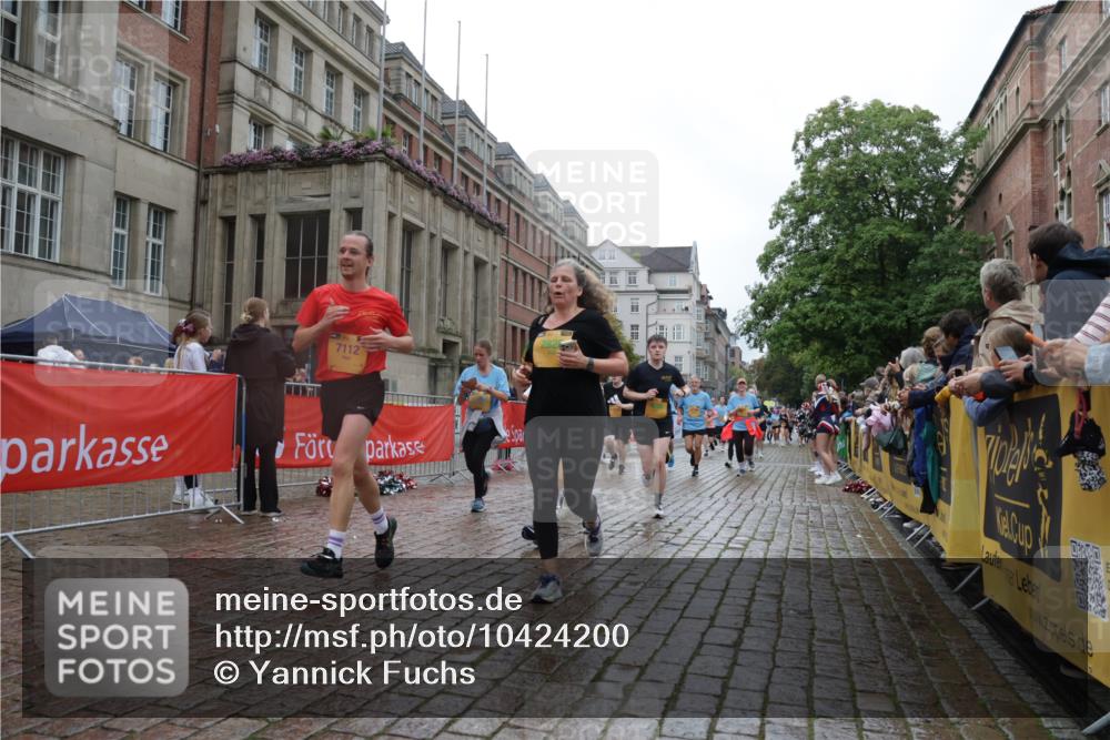 13.09.2026 - Kiel Lauf Yannick Fuchs http://msf.ph/oto/10424200 13.09.2026 10:59:57 Ziel 469, 964, 1002, 1562, 1728, 1895, 1948, 2287, 3063, 4509, 5261, 5627, 6295, 7398, 7954, 8120, 9140, 9271, 9299, 11007, 11377, 11415, 620, 683, 747, 988, 1002, 1835, 2354, 2394, 2771, 2828, 3108, 3113, 3176, 3348, 3607, 3663, 5173, 5382, 5608, 5627, 5977, 5987, 6693, 7066, 7112, 7350, 7454, 7543, 7614, 8208, 8234, 8723, 8884, 9684, 9700, 9778, 9971, 10157, 10453, 10536, 10799, 10916, 10918, 11016, 11177, 12359, 12408, 173, 327, 2187, 2558, 3121, 2828, 4342, 5891, 7066, 7734 meine-sportfotos.de