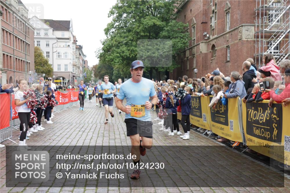 13.09.2026 - Kiel Lauf Yannick Fuchs http://msf.ph/oto/10424230 13.09.2026 09:45:41 Ziel 1023, 1579, 2788, 3025, 3974, 4413, 4569, 6038, 7202, 7349, 8126, 10142, 10392, 10445, 12069, 12281, 312, 1503, 2017, 2282, 2786, 2835, 3408, 3479, 3503, 3507, 4606, 5103, 5369, 5399, 5400, 5672, 5811, 6097, 6098, 6556, 7854, 8152, 8854, 9425, 9456, 9760, 9897, 10006, 10498, 11939, 12069, 12347, 12348, 12351, 557, 1415, 1418, 2127, 3142, 3301, 4909, 4910, 5234, 5511, 5757, 5829, 7572, 7911, 7924, 8244, 8611, 8859, 9841, 10036, 10719, 12374, 12841, 98, 312, 2786, 3138 meine-sportfotos.de
