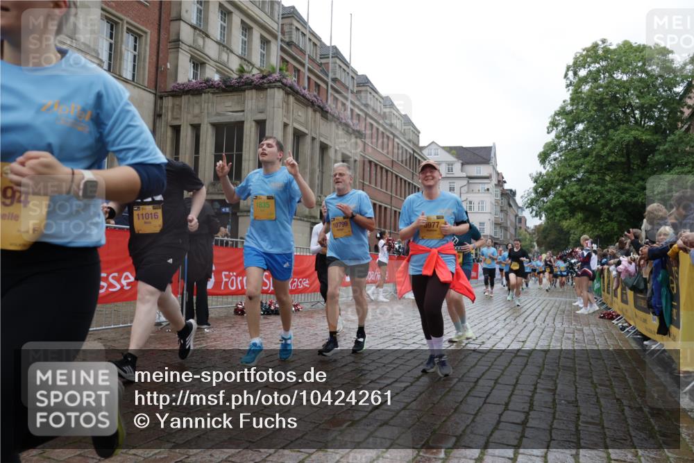 13.09.2026 - Kiel Lauf Yannick Fuchs http://msf.ph/oto/10424261 13.09.2026 11:00:01 Ziel 753, 964, 1562, 1728, 1895, 1948, 2287, 3775, 4437, 4509, 6295, 7398, 8120, 9140, 9271, 10996, 11007, 11377, 11415, 469, 620, 683, 747, 988, 1002, 1835, 2354, 2394, 2771, 3063, 3108, 3113, 3176, 3348, 3607, 3663, 5173, 5261, 5382, 5608, 5627, 5977, 7350, 7454, 7543, 7614, 7954, 8234, 8723, 8884, 9299, 9778, 9971, 10157, 10799, 10916, 10918, 11016, 11177, 12359, 12408, 173, 327, 1036, 2150, 2151, 2187, 2558, 2915, 3121, 2828, 4342, 5891, 7066, 7734 meine-sportfotos.de