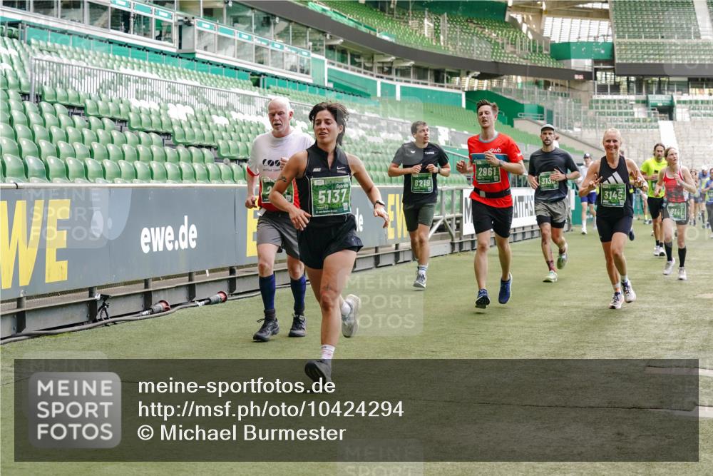 13.09.2026 - 21. swb-Marathon Bremen Michael Burmester http://msf.ph/oto/10424294 13.09.2026 13:00:58 Laufen im Stadion 135, 242, 260, 282, 318, 342, 440, 531, 651, 687, 930, 1006, 1067, 1209, 1368, 1436, 1448, 1493, 1494, 1582, 1650, 1861, 1896, 1935, 1963, 2033, 2062, 2088, 2293, 2306, 2322, 2370, 2409, 2427, 2481, 2485, 2490, 2491, 2517, 2560, 2561, 2570, 2627, 2658, 2686, 2700, 2708, 2781, 2906, 2914, 2967, 3076, 3105, 3145, 3168, 3173, 3273, 3354, 3372, 3374, 3375, 3385, 3480, 3524, 3526, 3642, 3729, 3774, 3806, 3855, 3856, 3861, 3930 meine-sportfotos.de