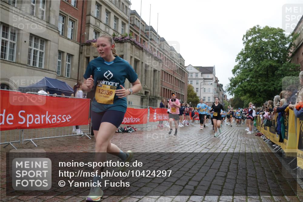 13.09.2026 - Kiel Lauf Yannick Fuchs http://msf.ph/oto/10424297 13.09.2026 11:00:03 Ziel 753, 964, 1078, 1562, 1728, 1895, 1948, 2382, 3775, 4437, 4509, 6295, 7398, 7945, 8120, 9140, 9271, 10996, 11007, 11377, 11415, 11503, 469, 620, 683, 747, 988, 1002, 1948, 2287, 2354, 3063, 3108, 3113, 3176, 3348, 3607, 3663, 5173, 5261, 5382, 5608, 5627, 6295, 7350, 7454, 7543, 7614, 7954, 8234, 8723, 8884, 9299, 9971, 10157, 10799, 10916, 10918, 11177, 12359, 12408, 173, 327, 893, 1036, 1518, 2150, 2151, 2187, 2558, 2915, 3121, 3793, 2828, 5891, 7066, 7734 meine-sportfotos.de