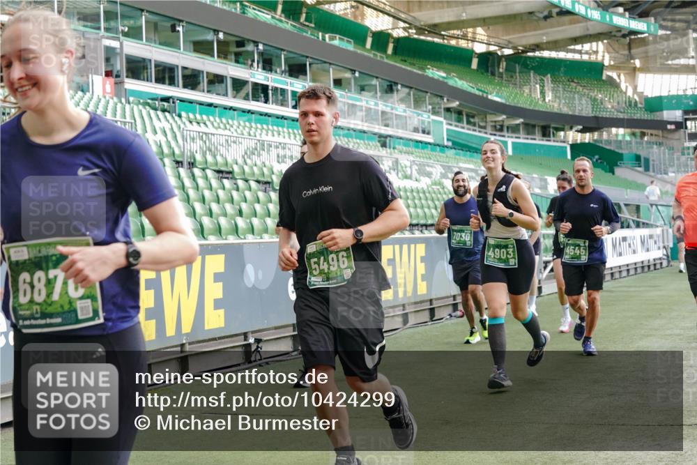 13.09.2026 - 21. swb-Marathon Bremen Michael Burmester http://msf.ph/oto/10424299 13.09.2026 13:23:54 Laufen im Stadion 137, 160, 182, 211, 324, 434, 533, 548, 571, 609, 708, 721, 723, 739, 743, 752, 892, 1157, 1178, 1259, 1273, 1331, 1463, 1471, 1597, 1598, 1691, 1746, 1788, 1883, 1944, 2095, 2211, 2213, 2252, 2286, 2312, 2323, 2433, 2445, 2465, 2475, 2483, 2495, 2497, 2503, 2504, 2526, 2571, 2644, 2768, 2776, 2936, 2968, 3252, 3282, 3288, 3289, 3292, 3298, 3306, 3312, 3347, 3364, 3381, 3395, 3423, 3447, 3505, 3530, 3559, 3727, 3770, 3819, 4020, 4054, 4231, 4406, 4407, 4431, 4466, 4467, 4584 meine-sportfotos.de